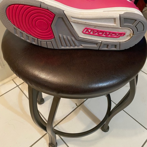 Sneakers - Picture 7 of 9